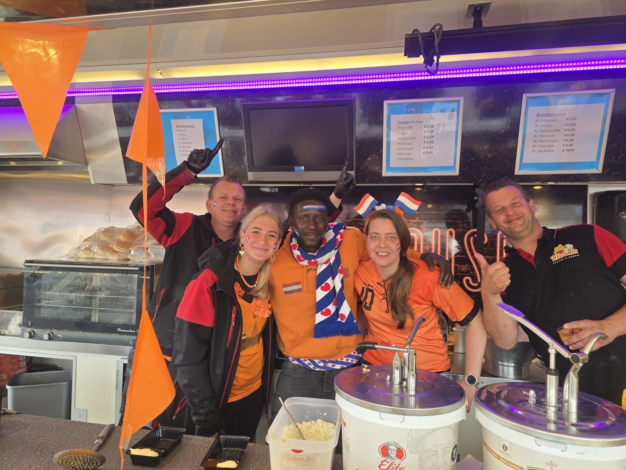 Het team van Wiersma aan het werk tijdens een druk evenement